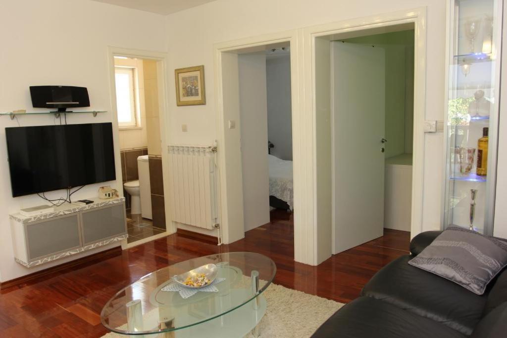 Holiday House Pine Tree Nerezisca Экстерьер фото