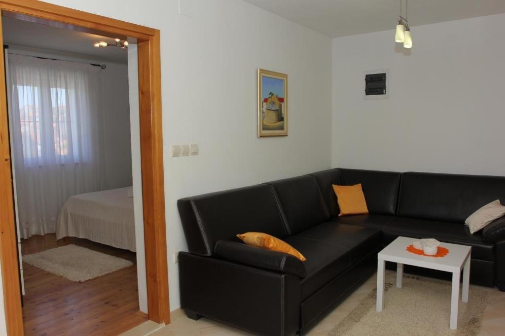 Holiday House Pine Tree Nerezisca Экстерьер фото