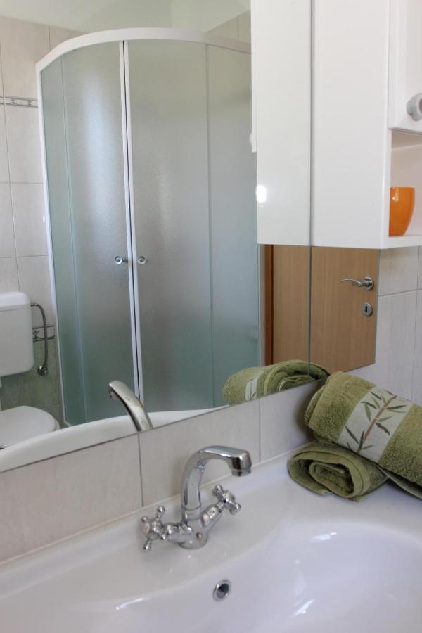 Holiday House Pine Tree Nerezisca Экстерьер фото