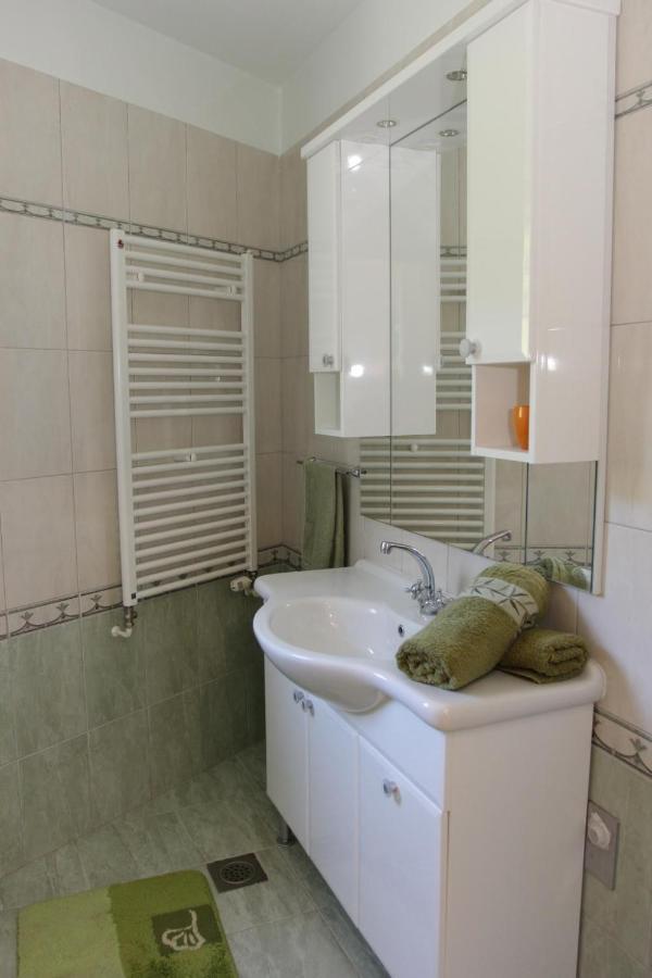 Holiday House Pine Tree Nerezisca Экстерьер фото