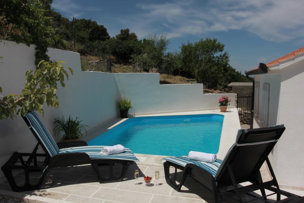Holiday House Pine Tree Nerezisca Экстерьер фото