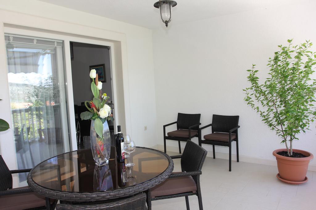 Holiday House Pine Tree Nerezisca Экстерьер фото