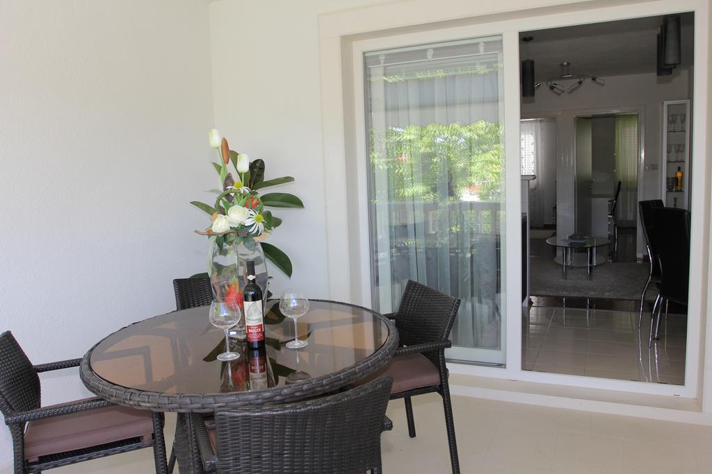 Holiday House Pine Tree Nerezisca Экстерьер фото