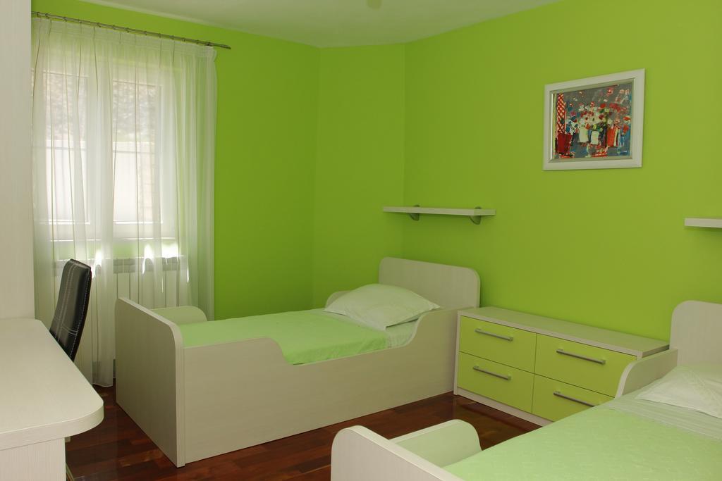 Holiday House Pine Tree Nerezisca Экстерьер фото