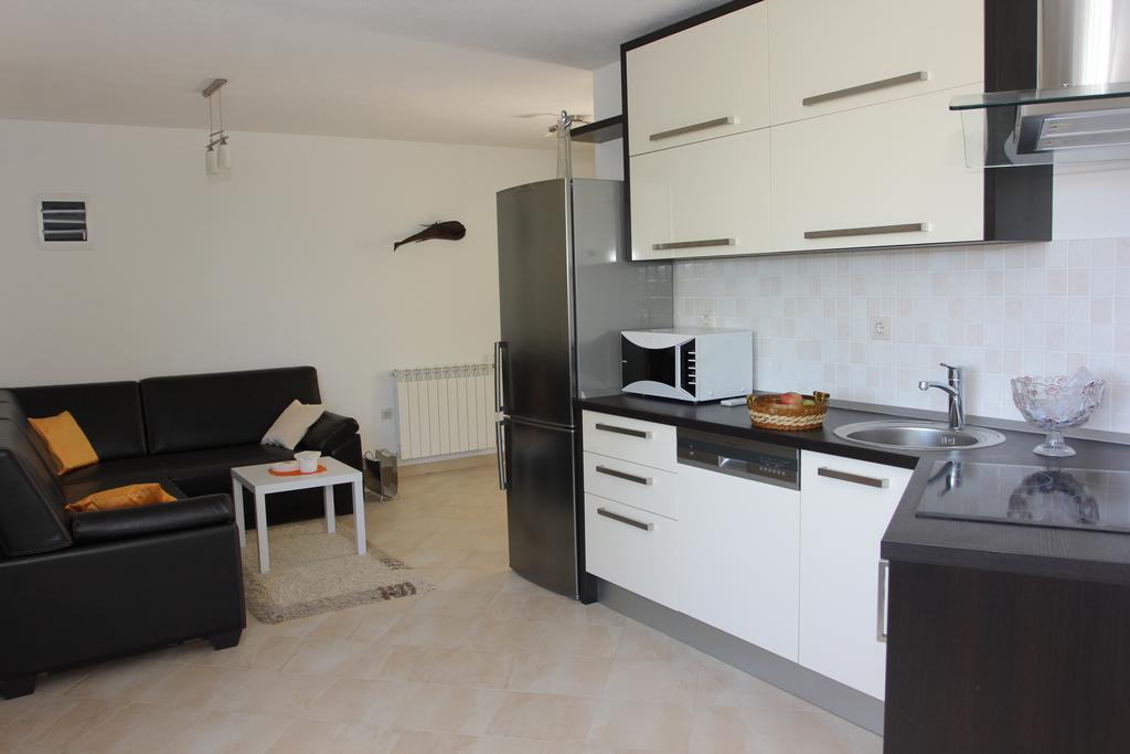 Holiday House Pine Tree Nerezisca Экстерьер фото