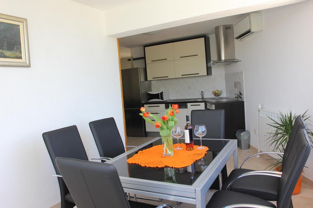 Holiday House Pine Tree Nerezisca Экстерьер фото