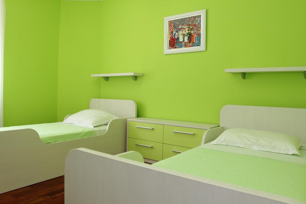 Holiday House Pine Tree Nerezisca Экстерьер фото