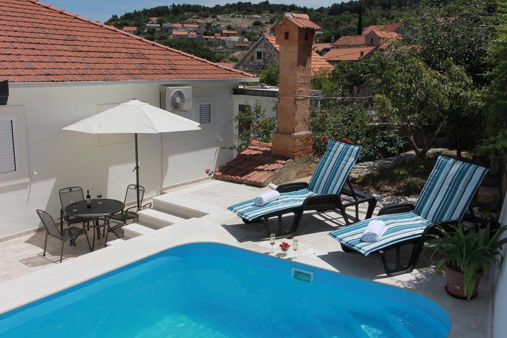 Holiday House Pine Tree Nerezisca Экстерьер фото