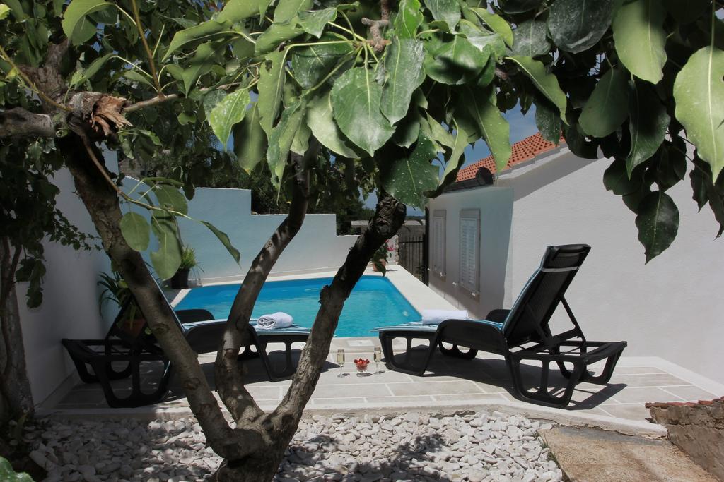 Holiday House Pine Tree Nerezisca Экстерьер фото